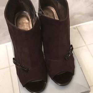 NEW DIRECTIONS BOOTiES